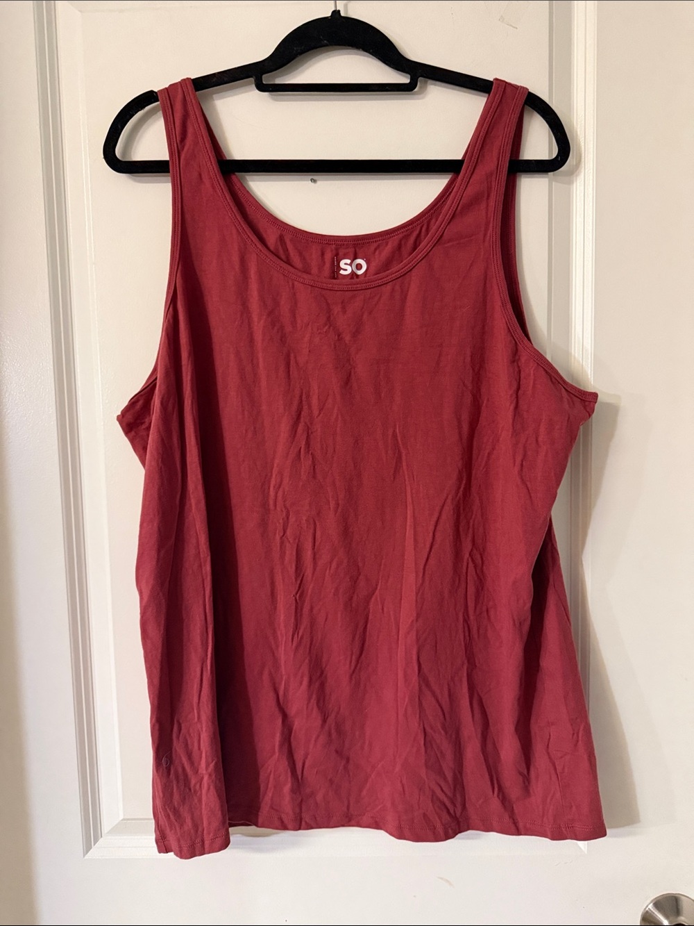 Set of 2!!!! SO Women’s Brick Red and Gray Scoop Neck Tanks
